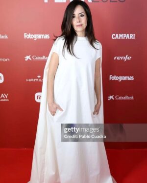 Cecilia Suárez Instagram - Qué gusto @fotogramas_es , gracias por invitarme a entregar este premio a mejor serie. Estos cracks se lo llevaron y ha sido un gusto doble (literal!) @soyambrossi @javviercalvo 
#FotogramasdePlata2023
•
Styling: @_freddyalonso @sportmax 
Mkup&Hair: @yosbaute @ysl @yslbeauty 
@cramtalent