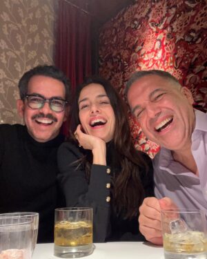 Cecilia Suárez Instagram - Algo está pasando…..!!
@manolocaro  @pacoramosq