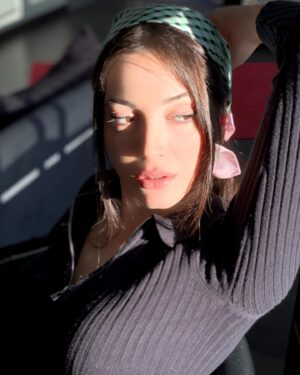 Cemre Gümeli Instagram - Karantina ve D vitamini🌞
1 mi 2 mi?🐩