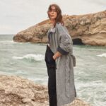 Cemre Gümeli Instagram - Ve Ekim!✨ Beni bütün yoğunlun ortasından alıp doğaya kaçıran ve çok keyifli bir gün geçirmeme neden olan @instyleturkiye ekibi, harikasınız!🤍 Styling: @nazlikayran Fotoğraflar: @semihkanmaz Röportaj: @eylulsolakoglu Saç: @akin_unal Makyaj: @hazalocal Styling Asistanı: @besttugceever Fotoğraf Asistanı: Nes Gümüş Makyaj Asistanı: @seymaerikci