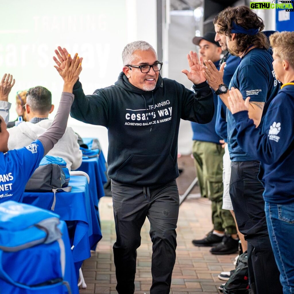 Cesar Millan Instagram - I cannot tell you how much I appreciate this moments 🙏 Gracias!!! Together, changing the world #BetterHumansBetterPlanet #TrainingCesarsWay