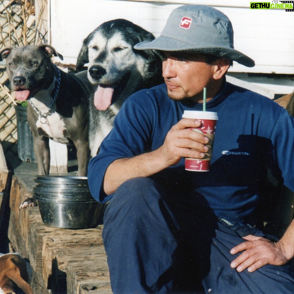 Cesar Millan Instagram - What's your coffee go to choice? Let me hear you baristas ☕️ #TBT . . . ¿Cuál es tu tipo de café preferido? Déjenme escucharlos baristas ☕️ #ThrowbackThursday