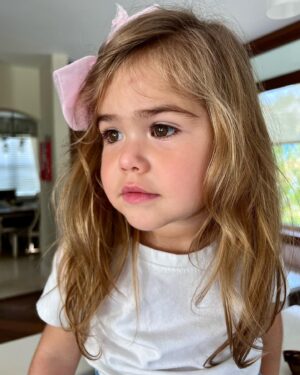 Ceyda Ateş Instagram - Yer elması taçuuuu🌸🌸 #mylittlegirl