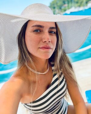 Ceyda Ateş Instagram - Şapka severiz🌸 #vacation