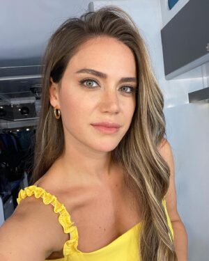 Ceyda Ateş Instagram - Tünaydınn⭐️ #set #sinemafilmi 🎥 @melekozturkofficial 🌸 Make up @makeup.sevda ✨ Hair: @kaantamazz @avciserhatt 👱🏻‍♀️