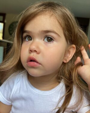 Ceyda Ateş Instagram - Güne açan çicek gibi 🌸 Talia kuş
