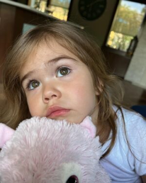 Ceyda Ateş Instagram - Güne açan çicek gibi 🌸 Talia kuş