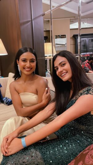 Chaithania Prakash Instagram - Tujhme rab dikhta hai!!!! 🫰🏽🫰🏽🫰🏽 hey @chaithania_prakash_ 
. Makeup: @chisellemakeupandhair 
Styling: @elton_john_d 
Dress : @zara