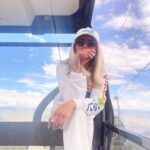 Chanel Mack Instagram - #aspen ride up to the top of the #mountains in my #favorite #cozyclothes from @aviatornation. Just ignore the second video in this slide. Don’t mind me sounding goofy and obnoxious as I’m falling down and laughing completely in the most unattractive way. The #views are all that matters here. Talk about #majestic #nature #labordayweekend #refresh #travel #happy #pretty #sightseeing #aviatornation