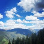 Chanel Mack Instagram - #aspen ride up to the top of the #mountains in my #favorite #cozyclothes from @aviatornation. Just ignore the second video in this slide. Don’t mind me sounding goofy and obnoxious as I’m falling down and laughing completely in the most unattractive way. The #views are all that matters here. Talk about #majestic #nature #labordayweekend #refresh #travel #happy #pretty #sightseeing #aviatornation