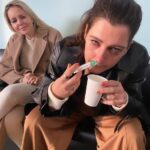 Chantal Janzen Instagram - Dank voor al jullie lieve reacties op Chantal & Tina 🩷🧡we hebben hier met zo veel plezier aan gewerkt. Hier een klein tafereel van achter de schermen alwaar we door @gerda_koekoek vervaardigd filmsnot aanbrengen, wat we verder NIEMAND willen aanraden . En meteen even een keiharde shoutout naar het geweldige team dat met dit schouwspel vers op t netvlies tóch de dagen met ons wilde plukken ! : @gerda_koekoek @kelly_huijsman_styling @yvonne.bakker @maxapotowski_official @goofdekoning @cam.denilson @marcogeeratz @laraveen @kayvandorp #marijtjevanamersfoort @hannahvw__ @vincentvankouwen @rickeesome @videolandonline @petervdvorst @myleneverdurmen @eva.sprenkelder @petercapel @mark_hoeksema @dsipke @lennartpijnenborg @inmamillenaar #mariskadegraaff @nathalieharari @baker4yall @veravanzelm @tincanbv @floortjepos @roel_bloemen @andcgram @christinevtwillert @arthur_dj @tobiaspak @mvdweitgraven en tel daarbij op de heerlijkste gastacteurs 🩷🧡: @evavandergucht @alexklaasen @leonieterbraak @rubenvdmeer @loretta.schrijver @jamailoman @soykroon @hansklokillusions @hajobruins @alex.van.bergen @annagim #annagimbrere @brittdekker92 @catharinahaverkamp @catherinekeyltv @christeldelaat @dankaraty @deniseaznam @ferdibolland @ferrisomogyi @cornelissen.hans @huubstapel @jenniferevenhuis @jipsmit @sertonsjoep @johnwilliamsnl @klemenspatijn @lexuiting @luukikink @marivandeven @marcelvanroosmalen @petervdvorst @rian_donders_srian @roel_dirven #renevanasten @roelofhemmen @rubenvdmeer @rutgerdebekker @dieruudsmulders @stefan_hendrikx @steye #suerutteman @thorlouwerens @ton.peeters.520 @yvonnevandeneerenbeemt 🩷❤️💙💜💚🖤🧡🩷🤎🩵🤍🩶🫀💌💟❤️‍🔥