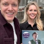 Chantal Janzen Instagram - ♥️🔥Wie helpt Chantal en mij de Limburge100 in? 🫶🏼 STEM (#linkinbio) op ‘t Letste Leedje en win ‘n gesigneerd album! 🎁🖋️ Danke Venlo, Tegele, Limburg, en de res van ‘t Zuuje!