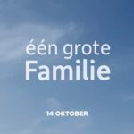 Chantal Janzen Instagram – Vanavond is het zover! 
De eerste aflevering van 
EÉN GROTE FAMILIE. Wat was dit geweldig om met zn allen te maken. Het begon met een idee aan de keukentafel, waar we al bijna 17 jaar met ons samengesteld gezin aan mogen zitten. Karakters werden bedacht, grote verhaallijnen werden op papier gezet, (weet je nog, onze kladpapier stamboom @reiniersmit?) Een topteam van schrijvers ging aan de slag, acteurs werden gecast, (let op de kinderen, die zijn fantastisch) en dat alles onder leiding van regisseur Will Koopman. 
Het is een zeer dierbaar project, om aan de wieg te staan van een dramaserie was ontzettend bijzonder, om een idee werkelijkheid zien worden en uiteindelijk een droom van een project als resultaat. 
We zijn er met zn allen ontzettend trots op, en wensen jullie heel heel heel veel plezier bij het kijken🥹❤️

De eerste aflevering van ‘Eén grote familie’ is vanavond om 21.30u te zien op Rtl4, en vanaf VANDAAG volledig te bingen op Videoland!

Dank aan alle geweldige acteurs, schrijvers, crew, productie en medewerkers. Itv en &C TV als producenten, en last but not least, Oost-Knollendam. Wat we afgelopen zomer bijna 4 maanden lang op zn kop hebben gezet met onze filmcrew. 

Regie en creatieve supervisie:
Will Koopman 

Esther Nieuwkoop 
Reinier Smit

Main cast:
@lykelemuus @joydelima @jeroentjes @selinevani @noellesimson_ @josephine.arendsen.official @oskardtransue @doris_zuijderland #silou #moos @huubstapel @vlootjuh @tina10a 

Schrijvers:
Alieke van Saarloos
Inge Hardeman
Jop Esmeijer
Reinier Smit
Eva Hoeke

De fantastische crew olv Itv in co-productie met &C TV

DANK ALLEMAAL 🙏🏻

En jullie: Veel plezier!!! 

21.30u Rtl4