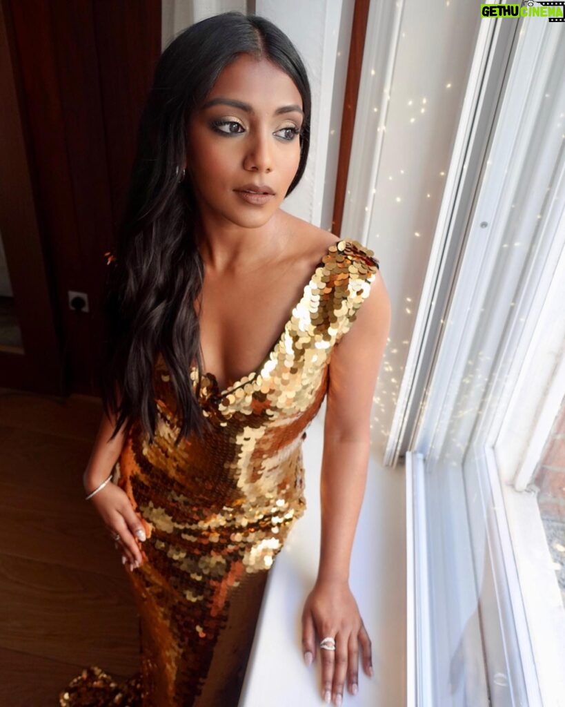 Charithra Chandran Instagram - Livin’ my life like it’s golden ✨ #VogueWorld was such a special evening, thank you Anna and @edward_enninful ❤️ Styling: @hollyevawhite in @emiliawickstead @tasaki_intl @tylerellisofficial @maisonernest Hair: @chris88hair with @dysonhair Makeup: @tamzinmua with @charlottetilbury Thank you to @editionlondon xx