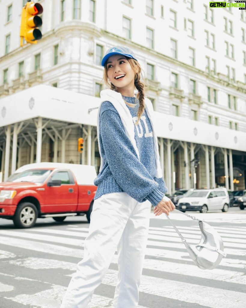 Charlene Choi Instagram - Chillin’ in style😎 Nothing beats a classic combo like a blue polo knit sweater and crisp white jeans Easy-breezy ensemble @poloralphlauren #ralphlaurenhk