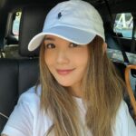 Charlene Choi Instagram - 要返屋企喇🤪 好大鑊 因為尋晚終於都瞓得好好 完全冇醒過⋯ 即係我已經適應咗呢度嘅時差🥲 返到嚟應該又要再教返啱個時差😣 如果見到我脹咗 千祈唔好以為我喺度食咗好多好嘢 （雖然係😗） 一定係時差所以水腫啫🙂 #返嚟又要努力工作 #因為我嘅錢已經變成我鍾意嘅形狀 😝 #兩個篋去 #多咗兩大袋返 😎