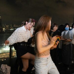 Charlene Choi Instagram - YT生日X Sevva最後一夜
靚人·靚景·靚酒
見到好多識咗好多年又好多年冇見嘅老朋友
見到自己嘅偶像
見到好多對自己有恩嘅人
而且仲要係同自己最鍾意嘅人s一齊參與
好好玩呀！！！
#latergram 
#決定要約返多啲好耐冇見嘅朋友
#無事都要常相見
#多謝YT
#喺你身上面真係學識好多嘢 
#byebyesevva