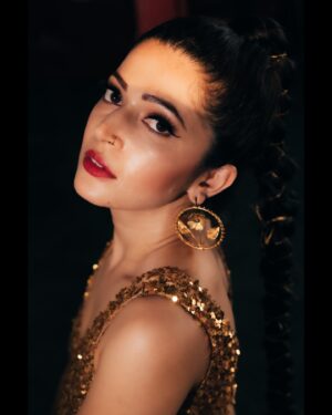 Charlie Chauhan Instagram - Shot by @deepali_td_official 
MUA @lavish_beauties_by_lavanya 
Styling @priyanshi2102 
Location @bookrecce_locations @maccccckkkkkkkkk 
Accessories @the_jewel_gallery 
Outfit @ambikalal