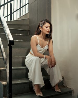 Charlie Chauhan Instagram - Shot by @deepali_td_official 
MUA @lavish_beauties_by_lavanya 
Wearing @charaavi_studio 
Stylist @priyanshi2102 
Location @bookrecce.locations @maccccckkkkkkkkk
Accesories @the_jewel_gallery