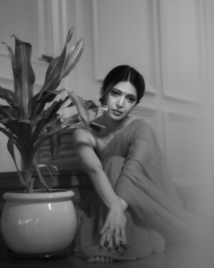Charlie Chauhan Instagram - Shot by @deepali_td_official 
MUA @lavish_beauties_by_lavanya 
Wearing - @tamairafashion 
Location @bookrecce_locations @maccccckkkkkkkkk