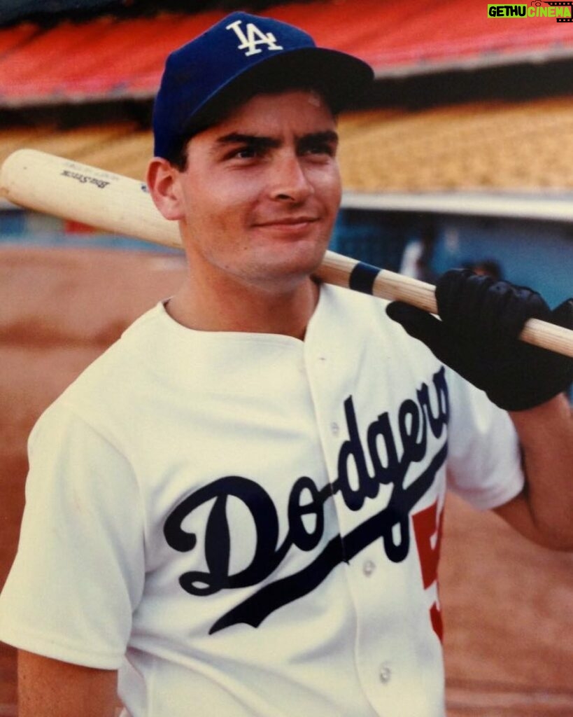 Charlie Sheen Instagram - ‪on the field in‬ ‪1988! ‬ ‪Their last ‬ ‪championship‬ ‪as well as ‬ ‪the year i became,‬ ‪Wild Thing!‬ ‪jus sayin.‬ ‪ ⚾️©⚾️‬ ‪ #ThrowBackThursHof ‬