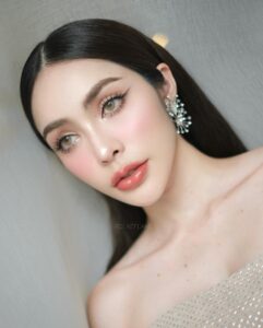 Charlotte Austin Instagram - 𝑺𝒐 𝒑𝒓𝒆𝒕𝒕𝒚 👰🏻‍♀️💍🪞✨ Make up and hair @folkeflake 📌สนใจติดต่องาน @ line ได้ที่หน้าโปรไฟล์ https://lin.ee/EzH96FC 📞โทร 099-4215592 #bridebyfolkeflake #FOLKEFLAKEMAKEUP . . . . . . . . . . . . . . . . #ช่างแต่งหน้า #แต่งหน้าเจ้าสาว #makeupartist #glam #wedding #makeup #แต่งหน้าเกาหลี #เจ้าสาว #bride #glassskin #bridemakeup #glam #glamour #makeuptoturial #makeuplook #weddinginspiration #mua #gorgeous