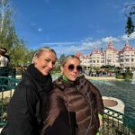 Charlotte Bobb Instagram - Votre pote heureuse d’être à Disney 🎠🎢😍 la dernière photo c’est le résumé de ma vie j’espère que c le votre aussi