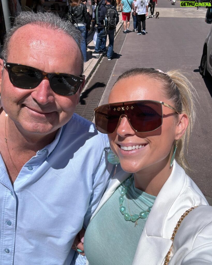 Charlotte Bobb Instagram - Clap de fin des vacances dans le sud avec le padre 💚 si on devait résumer nos vacances qu’est ce qu’on dirait ??? Aller on le dit tous en chœur 😭😭😭 - PULL ROSE - CASHBACK Pour celles et ceux qui ont bien suivi ça en story je vous laisse raconter aux autres qui se demandent pq ce résumé 🫠😭