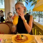 Charlotte Bobb Instagram – WELCOME TO MIAMI ☀️🇺🇸 mon sourire, sur absolument toutes les photos, en dit long 🥹 je suis tellement contente d’être ici en vacances avec mon papa mais vous allez voir que ce n’est pas tout… ok nous sommes à Miami mais ce n’est pas fini 🤩 TROP HÂTE 🤫