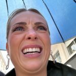 Charlotte Bobb Instagram - « Alors charlotte tes vacances c’est comment ?? » 1. Achat d’un parapluie ☔️ 2. Entrain de réaliser que dans le nord il fait 25 degrés 🥲☀️ 3. Photo pour ma maman 💗 4. Se peter le bide partie 1 5. On a mis les sièges chauffant 🫠 6. Avoir espoir de pouvoir bronzer dans 2j 7. Jean neuf = dead 💀 8. Être agacée quand je reçois des snaps des gens dans le nord avec lunettes de soleil en tongues marcel 9. On se réconforte 🧇 se peter le bide partie 2 10. Notre première photo de nos vac 💙✈️