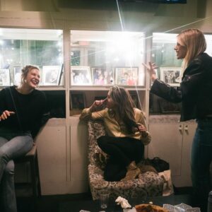 Charlotte McKinney Instagram - Thanks to everyone who came out and supported last week at our @flapperscomedy show ! 
@janellejokes @mrjaywashington @itskatherineblanford @thekatiethurston @derekdelcore 📷 @zandimancam
