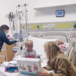 Charlotte McKinney Instagram - It’s been so special this year getting to work with all the amazing people @littlewishesorg @millerchildrens 🙏🏻 thank you for letting me be a part of such a special community. Grateful to get to hang with all these awesome kiddos ❤️🎄🌲🙏🏻 go spread some holiday love xx