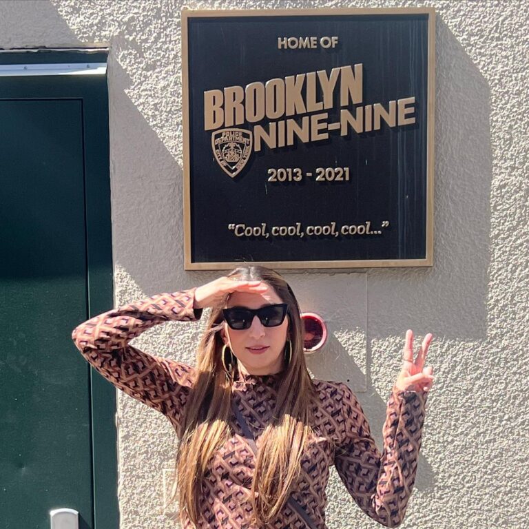 Chelsea Peretti Instagram - Back at my old stomping grounds to do The Talk! And see our @brooklyn99 plaque!