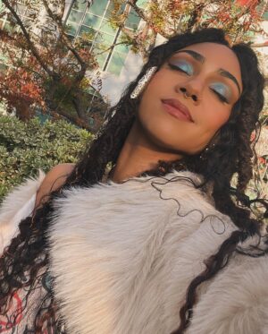 Chelsea Tavares Instagram - Patience SZN 6 🤎 #ALLAMERICAN 
tune in every Monday on the @thecw @cwallamerican

hair: @reign.mari.hair ♥️