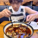 Chen Bolin Instagram – 這個水煮魚真好吃 🌶😝✨

過年期間、就是要吃吃喝喝啊❗️ 🥢😋

然後吃飽飯後、就去看場電影吧 🍿🥤✨

🐲🤑💰🧧✨

#還錢
#龍年
#過年期間就是應該看場電影吧
