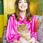 Chiara Francini Instagram - Ricorre oggi la solita pigrizia. Che fare? Ce lo dice Rollone con L’ALMAGATTO🐱, ovvero consigli sdraiati per giorni così! Insieme a @chiarafrancini ha molto altro da dirvi. E da mostrarvi. Da mercoledì 10 aprile alle 21.30 su #Rai1 e #RaiPlay #ForteeChiara