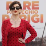 Chiara Francini Instagram - 🗼PARE PARECCHIO PARIGI🎉 Conferenzona stampa! CI SIAMO! GIOVEDÌ 18 GENNAIO SI PARTE! Leonardo Pieraccioni, Nino Frassica, Giulia Bevilacqua, io ed altri STRAORDINARI compagni, giovedì … si parte dal cinema e si va A PARIGI🗼🎉 Venite con NOI in questo viaggio di bene sogni e fantasia? Dress: @moschino Bag: @moschino Shoes: @casadeiofficial Jewels: @crivelliofficial Make-up: @valentini.nina Hair: Piero Giordi per @minetteroma Styling: @andrea.mennella Thanks to: @ggiorgiacatanese #pareparecchioparigi @01distribution