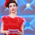 Chiara Francini Instagram - 🌈🌺💐💖 ...sono il fiore che è giusto cogliere. Curatemi. Annaffiatemi. È tempo di DragRemo Festival! 👏 Irrorate le vostre ugole, passerotte! 🌈💅 ❤️ La nona puntata di #dragraceitalia 3 è su @paramountplusit Watch #DragRaceItalia Season 3 now! ♥️🇮🇹 Streaming on: 🌎 @wowpresentsplus worldwide ❤️ vi aspettiamo, al varco. AMORI Prodotto da @ballandi_ @dimitricocciuti ❤️ Dress: @maisonluigiborbone Shoes: @lesilla Fascinator: @verdemaggio Make up: @valentini.nina Hair: Piero Giordi per @minetteroma Styling: @andrea.mennella Thanks: @comosuenaelcorazon @angycom72 Le nostre QUEENS @sypario @vezirja @sissylea.queen @lasheevadq @amy_krania_dq @silvanadellamagliana @morgana.cosmica @laprada_weareallprada @the.leila.yarn @aurora_lightning @adrianapicassoofficial @lina.galore @bianchinimelionce