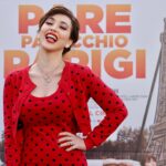 Chiara Francini Instagram - 🗼PARE PARECCHIO PARIGI🎉 Conferenzona stampa! CI SIAMO! GIOVEDÌ 18 GENNAIO SI PARTE! Leonardo Pieraccioni, Nino Frassica, Giulia Bevilacqua, io ed altri STRAORDINARI compagni, giovedì … si parte dal cinema e si va A PARIGI🗼🎉 Venite con NOI in questo viaggio di bene sogni e fantasia? Dress: @moschino Bag: @moschino Shoes: @casadeiofficial Jewels: @crivelliofficial Make-up: @valentini.nina Hair: Piero Giordi per @minetteroma Styling: @andrea.mennella Thanks to: @ggiorgiacatanese #pareparecchioparigi @01distribution