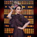 Chiara Francini Instagram - 🌈🇮🇹💖 ... la quarta puntata di #dragraceitalia è fuori da qualche giorno. Il tema è: Il diavolo veste Drag🌈 Runway: Red passion Week! Color cioccolato da mordere, vi aspetto. ❤️ La quarta puntata di #dragraceitalia 3 è su @paramountplusit Watch #DragRaceItalia Season 3 now! ♥️🇮🇹 Streaming on: 🌎 @wowpresentsplus worldwide ❤️Priscilla, io, Paola, Paolo e Ciro e Jessica vi aspettiamo❤️ Prodotto da @ballandi_ @dimitricocciuti ❤️ Dress: @tods by @walterchiapponi Shoes: @lesilla Fascinator: @francescacuccohandmade Tailleur: @roberto_cavalli by @faustopuglisi Shoes: @lesilla Hair- band: @roberto_cavalli Trench: @sandroparis Sunglasses: @jimmychoo Make up: @valentini.nina Hair: Piero Giordi per @minetteroma Styling: @andrea.mennella Thanks: @comosuenaelcorazon @angycom72 Le nostre QUEENS @sypario @vezirja @sissylea.queen @lasheevadq @amy_krania_dq @silvanadellamagliana @morgana.cosmica @laprada_weareallprada @the.leila.yarn @aurora_lightning @adrianapicassoofficial @lina.galore @bianchinimelionce
