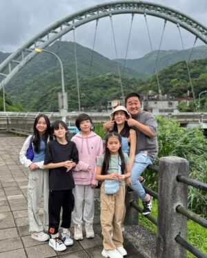 Chidjun Hung Instagram - Fam bam 😚🌈🫰 @chi4hung @thachino @chilihung @chitha.hung @chilynhung