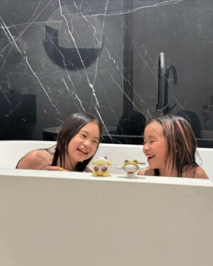 Chidjun Hung Instagram - Little girls time 🫰🧡💚💖💜