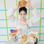 Chien Hung Instagram - 噢買尬！ 這真的是超過一百分的活動啊啊啊 止不住笑意在拍的一組照片 適合我到一個不行哈哈哈哈哈 錢包不薪疼 全家把全明星商品增量35% 而且是加量不加價！！！！ 大家麻煩騰出雙手 一起鼓掌👏🏻👏🏻 不誇張 是超！有！感！的增量 看照片麵包大小就知道整整大了一圈哈哈哈哈 熱門好吃的品項常常吃完意猶未盡 現在免擔心加量吃飽飽🤤 像是 #蒜炒橄欖油腿排義大利麵 香氣十足的蒜頭跟橄欖油拌炒的醬汁配上增量兩片的雞腿ㄙㄨㄚˋ嘴到一個不行 口味偏重我都會再加買個白飯 或是！！啤酒 買尬搭到一個不行 熱門的 #鮮乳脆皮泡芙 真的必須推 身為餡料炸裂的人 等比例增量後 鮮乳坊的香濃牛奶內餡配上酥脆泡芙餅皮 滿足感跟幸福度一百分 還有5/15 上市的 大口美式牛肉堡飯糰（肉餅直接多一片😳） 椰香葡萄麵包跟雙重芝士條也都加大35% 有在愛的母湯錯過 希望每年都有這個活動哈哈哈哈哈 同場加映！！ 5/1-6/11 指定鮮食主餐 搭配 FamiCollection 指定茶飲 現省10元 @familymart_tw #全家全明星 #百萬銷售的美味指南