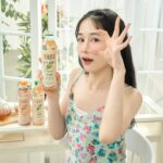 Chien Hung Instagram - 元氣美！！！ 這個取名必須先買來自拍吧 (⁎⁍̴̛ᴗ⁍̴̛⁎) 哈哈哈哈哈 身為看起來像全糖人的無糖茶人 波蜜新的元氣美茶必須鼓掌欸（取名先一百🤓 有兩種口味 🔻亮妍紅烏龍 茶香十足帶一點果香且口感圓潤 喝的時候很順口還有添加水之透亮Q10 我最喜歡這口味 😆 🔻明澈青茶 清新的茶香帶一點點茉莉香 這款不愛無糖茶的我室友也可以接受 添加葉黃素 兩款完全沒有茶澀感（重要！）很順口 且皆零熱量零香料 上班、下午茶等等隨時喝都不會有負擔 🥰 🉐4/30前7-11、OK及萊爾富超商嚐鮮價單瓶$25；任兩瓶$45 📍超商和全聯新上市 🏃🏻‍♀️ 快去讓下午的元氣滿滿一下 ☀️ #波蜜元氣美茶 #好茶好元氣 #超商新品
