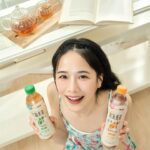Chien Hung Instagram - 元氣美！！！ 這個取名必須先買來自拍吧 (⁎⁍̴̛ᴗ⁍̴̛⁎) 哈哈哈哈哈 身為看起來像全糖人的無糖茶人 波蜜新的元氣美茶必須鼓掌欸（取名先一百🤓 有兩種口味 🔻亮妍紅烏龍 茶香十足帶一點果香且口感圓潤 喝的時候很順口還有添加水之透亮Q10 我最喜歡這口味 😆 🔻明澈青茶 清新的茶香帶一點點茉莉香 這款不愛無糖茶的我室友也可以接受 添加葉黃素 兩款完全沒有茶澀感（重要！）很順口 且皆零熱量零香料 上班、下午茶等等隨時喝都不會有負擔 🥰 🉐4/30前7-11、OK及萊爾富超商嚐鮮價單瓶$25；任兩瓶$45 📍超商和全聯新上市 🏃🏻‍♀️ 快去讓下午的元氣滿滿一下 ☀️ #波蜜元氣美茶 #好茶好元氣 #超商新品