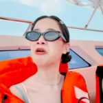 Chien Hung Instagram - 🏝️🏖️ 還記得上次發文說安耐曬帶著我去普吉島曬好曬滿嗎？ 紫外線最強的時候行程不是在海邊就是在海上 所以出個vlog跟大家分享 安耐曬到底有多耐曬☀️⛱️ 普吉島這種大太陽真的是沒在怕的 我常用的金鑽系列 防曬係數高又不黏 而且防水抗汗 但一定要再介紹一次我覺得最厲害的新科技動態修補UV防禦膜 我這次才知道原來任何小動作都會讓防曬脫落 有了新科技 安耐曬可以隨時修補脫落的防曬 真的是很安心捏 新品曬後淨白修復精華 保濕好吸收外還有帶有薰衣草的味道 臉跟身體都可以擦唷 第一次參加這類型的新品活動 對什麼都覺得好新鮮哈哈哈 #ANESSA安耐曬 #Freetoshine #NO1全方位UV防禦專家