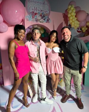 ChikyBomBom Instagram - YO TU NO ME PIERDO ESTA EXCLUSIVA POR @encasacontelemundo @hoydia @telemundo LA MÁS VIRAL @yailinlamasviralreal @6ix9ine  COMO NUNCA CELEBRANDO LA VIDA DE LA PRINCESA