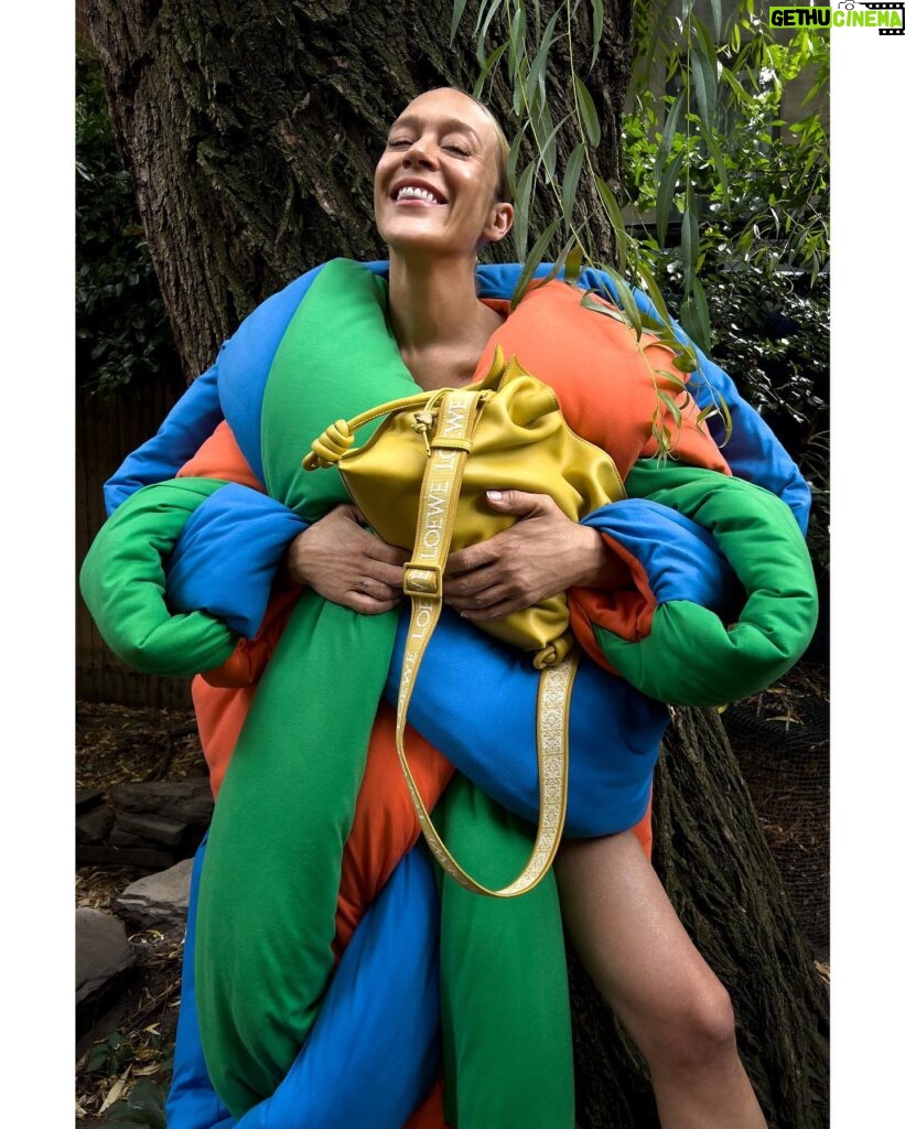 Chloë Sevigny Instagram - All about this energy! True colours with @LOEWE Photography #JuergenTeller Creative direction @Jonathan.Anderson Styling @BenjaminBruno_#LOEWE#LOEWEcollaboration Hair @Joeygeorge Make-up @emikaneko