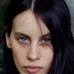 Chloë Sevigny Instagram - I ❤️ actresses #milenasmit and her stunning turn as Anna in the masterful Parallel Mothers by Almodóvar. #almodovarwomen So exciting to discover a young actress who feels so modern, dangerous, vulnerable, and wild.