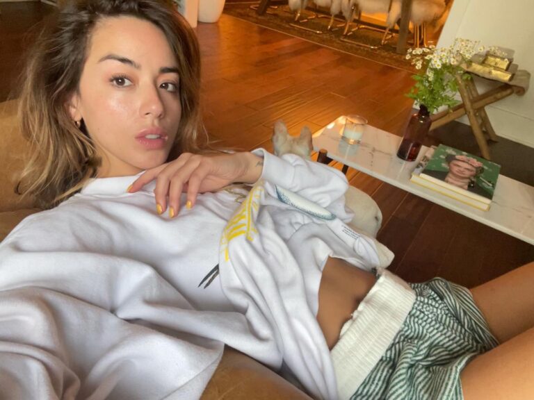 Chloe Bennet Instagram - had so much fun on this shoot today, thanks @chloebennet for having me